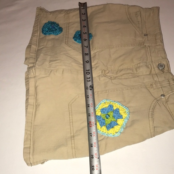 Women’s UPCYCLED EUC Sz 9 HAND CRAFTED, CROCHETED Chic Tan with Blue Crochet - Picture 9 of 16